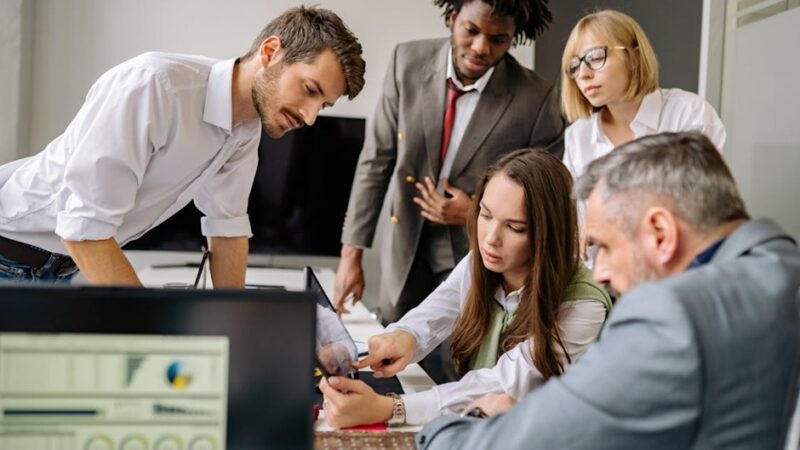 How to Design a Successful Onboarding Program in Large Companies